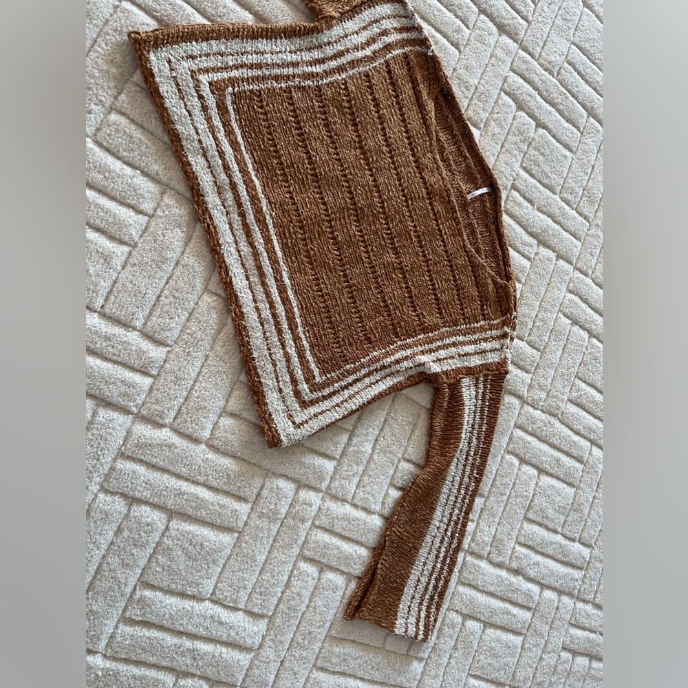Gorgeous knit sweater FREE people Small